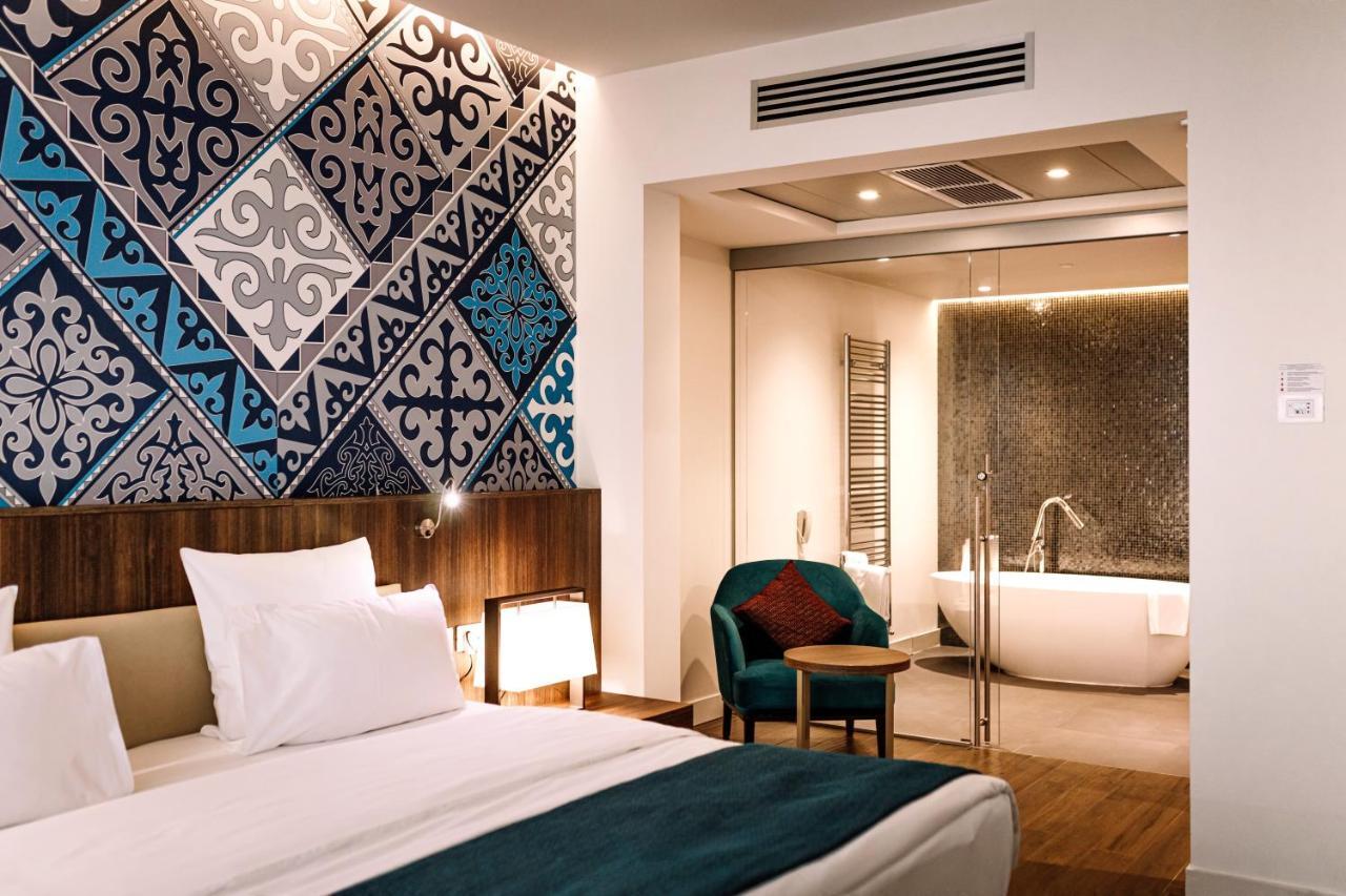 Mercure Almaty City Center Екстериор снимка