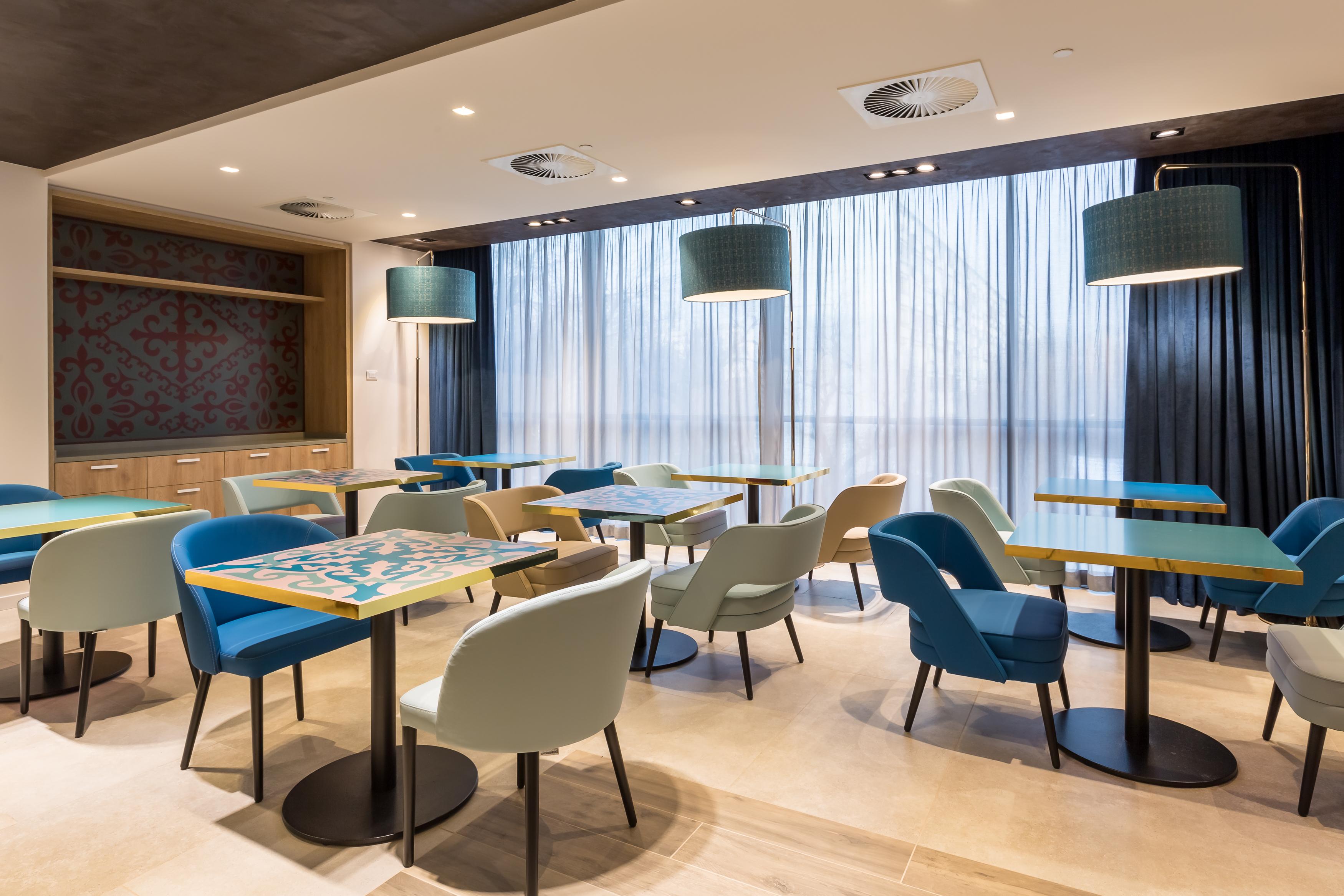 Mercure Almaty City Center Екстериор снимка