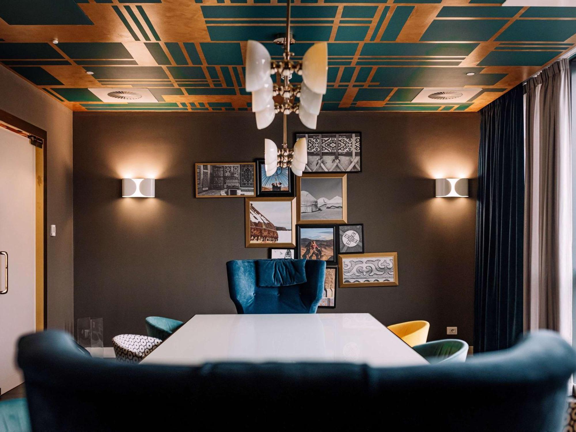 Mercure Almaty City Center Екстериор снимка