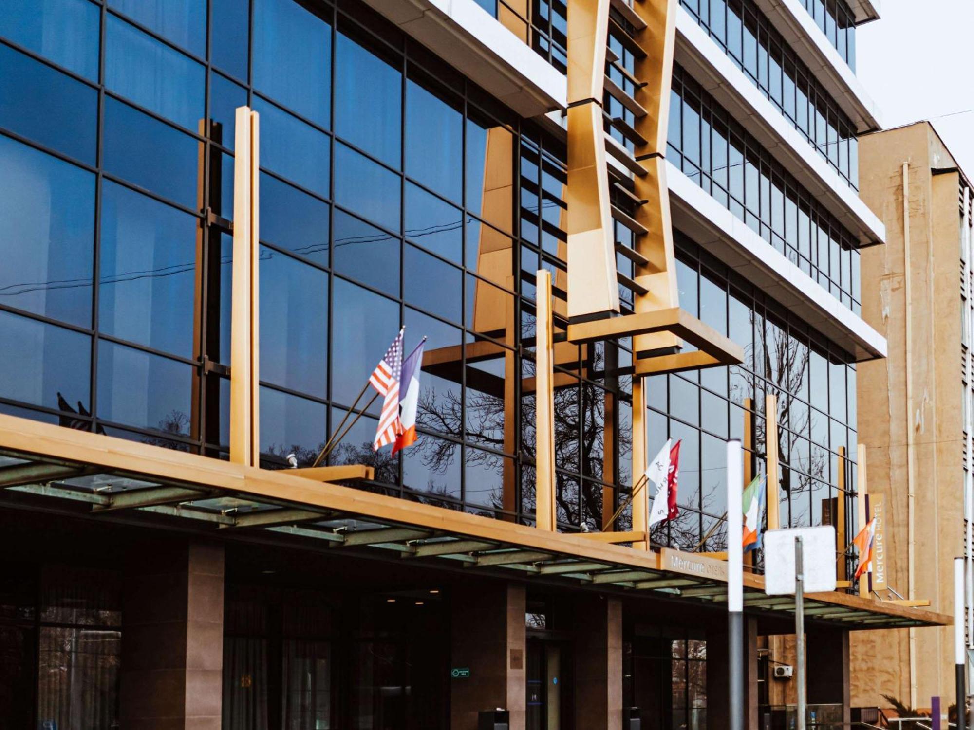 Mercure Almaty City Center Екстериор снимка